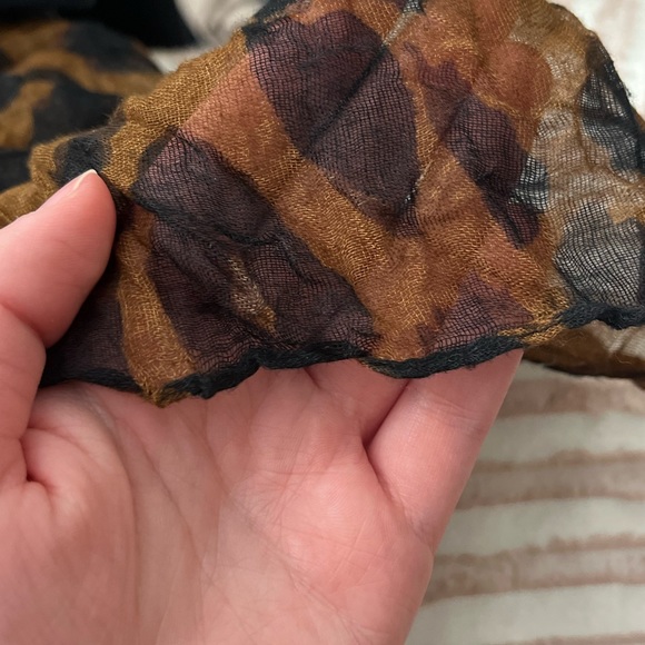 Leopard print scarf - Picture 2 of 2